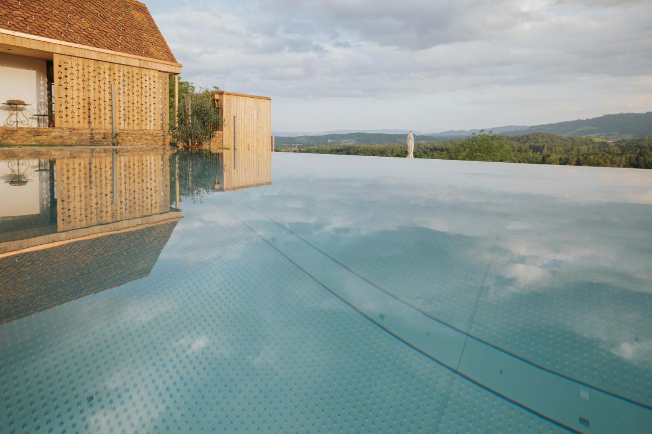 Am Wildbachberg - Luxus Ferienhaeuser Mit Infinitypool, Privatsauna Und Weinkeller Deutschlandsberg Exterior foto