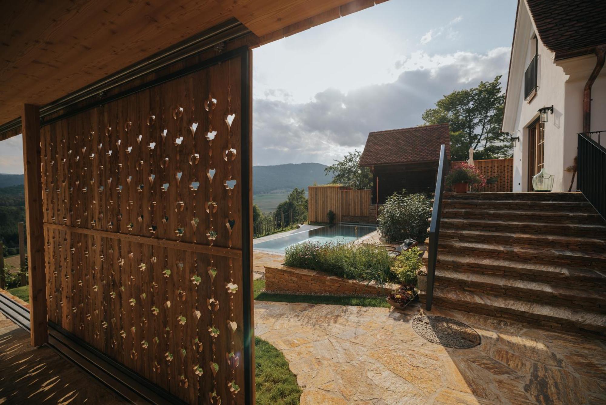 Am Wildbachberg - Luxus Ferienhaeuser Mit Infinitypool, Privatsauna Und Weinkeller Deutschlandsberg Exterior foto