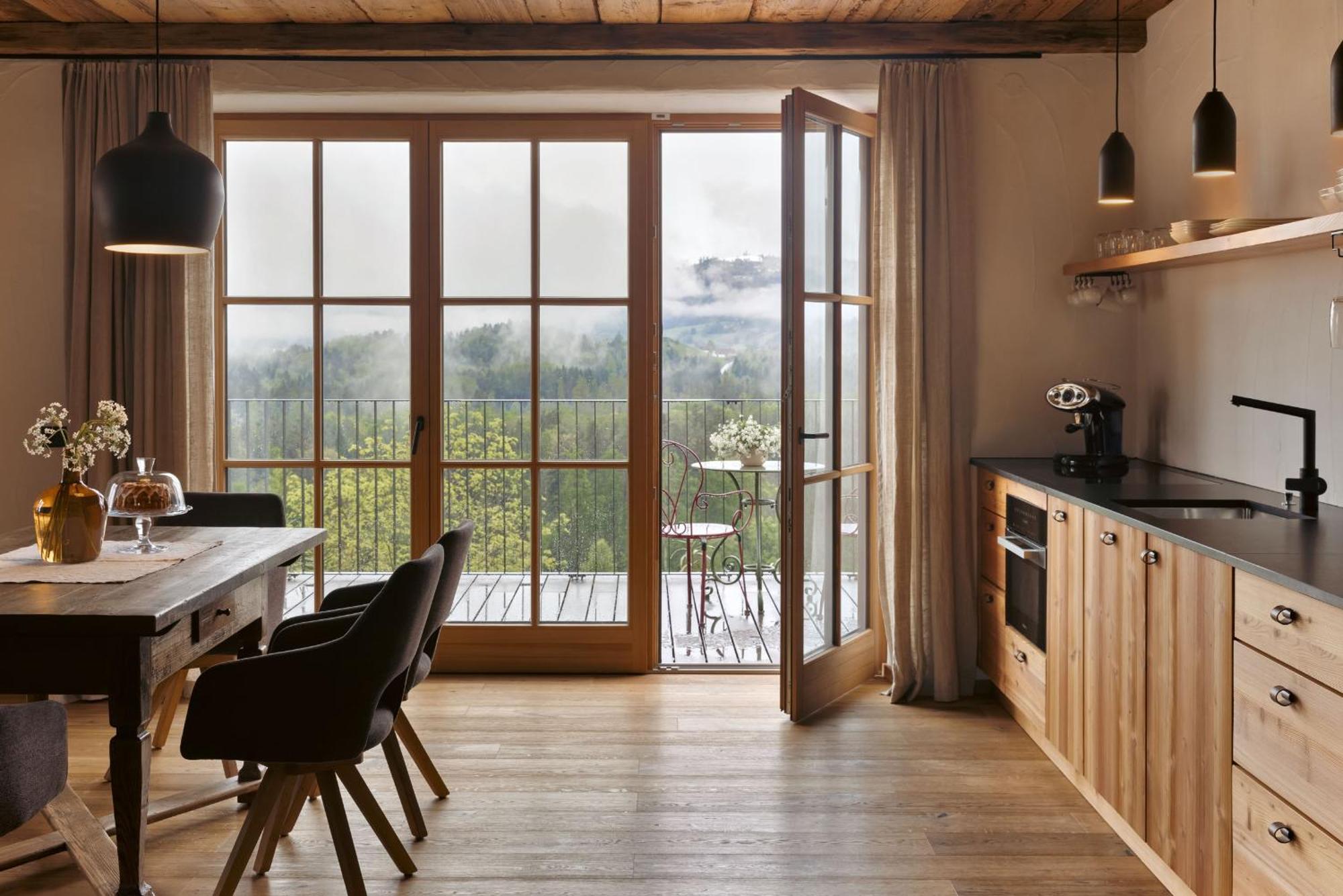 Am Wildbachberg - Luxus Ferienhaeuser Mit Infinitypool, Privatsauna Und Weinkeller Deutschlandsberg Exterior foto